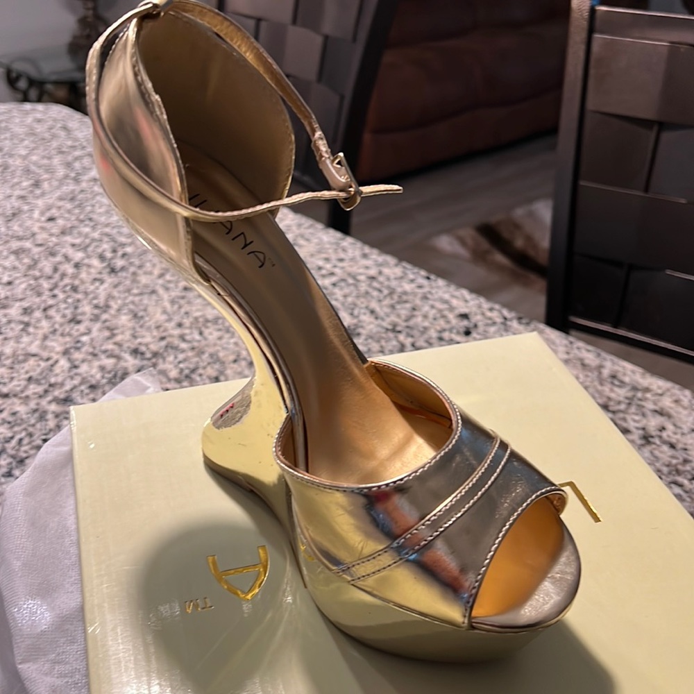 Gentle used women size 10 style heels